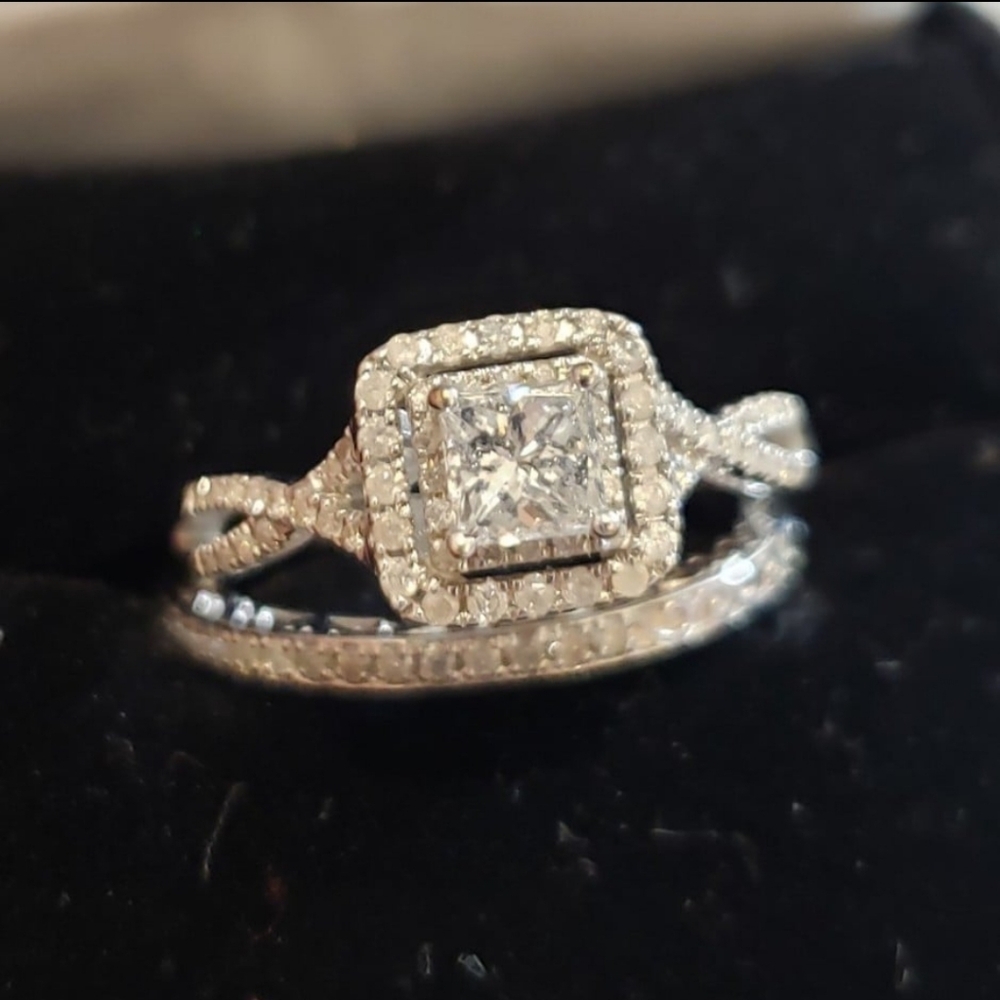 New Amazing❤️10k gold diamond ring set